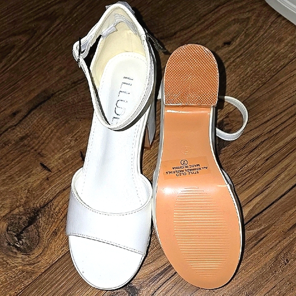 Women's White Chunky Heel NWOT - Picture 4 of 6